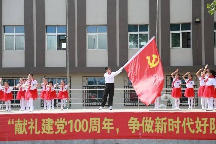 对越反击前夕中央临阵换将，杨得志替代王必成，日媒分析其中原因