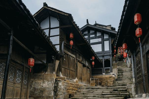 清嘉庆粉彩官窑器市场价值多少？